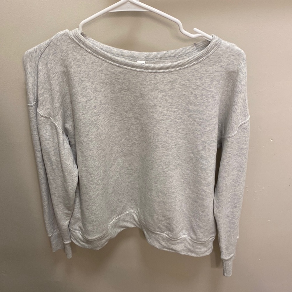 Long sleeve gray/white sweater